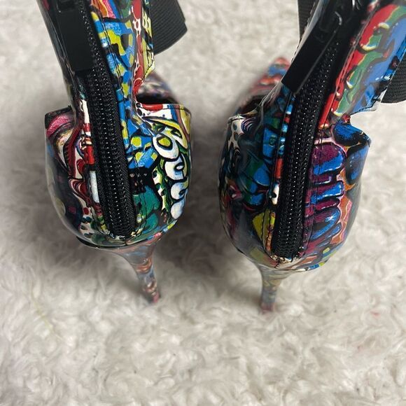 Dollhouse Graffiti print multi color ankle strap heels back zipper  SZ9 - Picture 8 of 13
